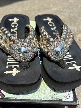 Vintage Gypsy Soule  Black/Silver Swavorski Rhinestone Thong Sandals Sz: 6
